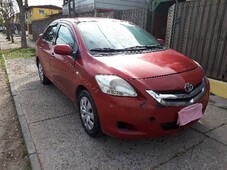 Toyota yaris sedan 2010