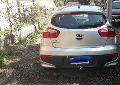 vendo auto kia rio 5 año 2016