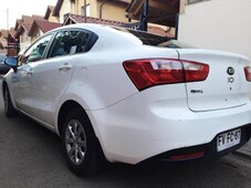 Vendo Kia Rio 4 automatico excelente estado 2013