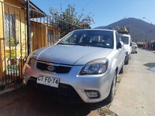 VENDO KIA RIO 5 AÑO 2011