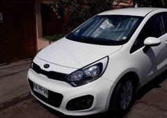 VENDO KIA RIO 5 AÑO 2014