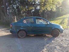 Vendo toyota yaris 2001