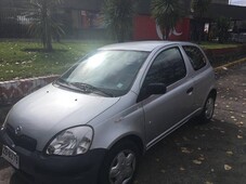 Vendo Toyota Yaris Sport Gris Plata