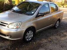 Vendo Toyota Yaris, unica dueña, poco uso, excelente estado