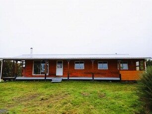 Se vende hermosa casa en parcela de media hectarea en Chiloé