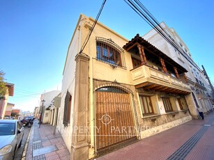 Casa comercial de esquina a pasos de la Intendencia en Centro de La Serena