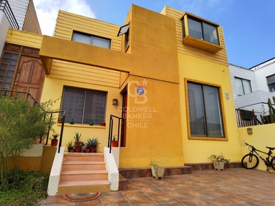 Casa en Arriendo en Antofagasta 4 dormitorios 3 baños / Coldwell Banker