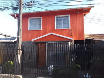 Casa en Venta en Coronel 4 dormitorios 2 baños / Corredores Premium Chile SpA