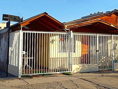 Casa en Venta en Maipú 3 dormitorios 1 baño / Gestión y Propiedad
