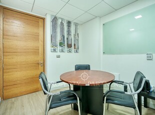 Estupenda y moderna oficina en Vitacura 107 UF x m2