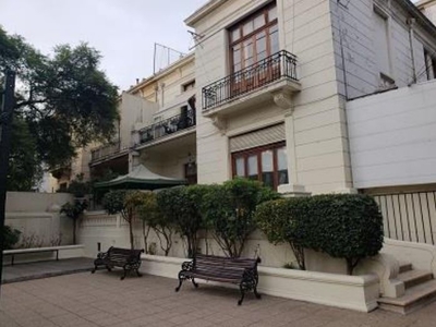 Casa en Venta en Santiago 12 dormitorios 8 baños / Berríos Zegers Propiedades