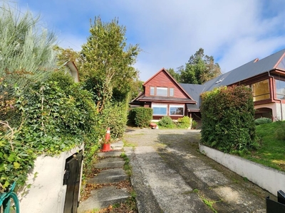 Casa sureña a pasos de la Costanera de Pto Varas