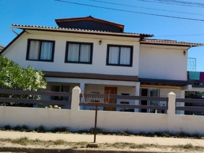 Casa en Venta en Algarrobo 4 dormitorios 2 baños / Corredores Premium Chile SpA