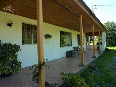 (VCM) Amplia casa con 2 hectáreas. Panimávida