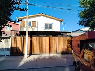 Casa en Venta en Pedro Aguirre Cerda 3 dormitorios 2 baños / Easy Prop