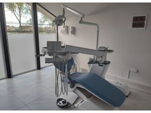 Vende clínica dental en Región de Los Lagos, Llanquihue. Terreno de 750 mt2 y una infraestructura nueva de 180 mt2