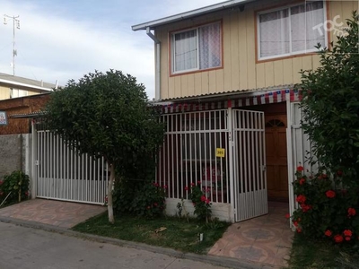 En venta cómoda y amplia casa en la islita, Lonquen