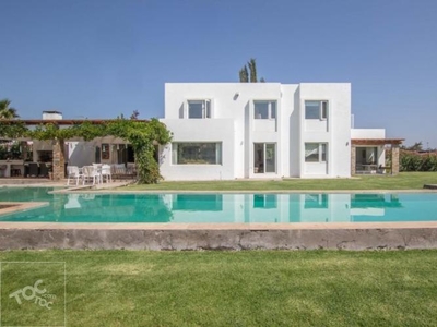 Moderna Casa Mediterránea en Condominio