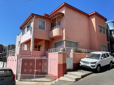 Casa en Venta en Valparaíso 4 dormitorios 2 baños / Easy Prop