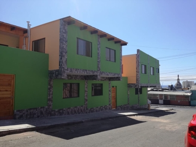 Antofagasta $ 2.900.000 Arrienda CASA amoblada, solo empresas, 12 camas sabanas y otros, 1 y 2 por habitación, Cocina, Comedor, Living, incluye electricidad, gas, agu...