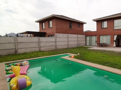 Casa 140 m2 con piscina, Valle Araucarias