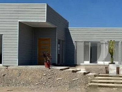 Lujosa casa en venta en condominio sector Chamonate