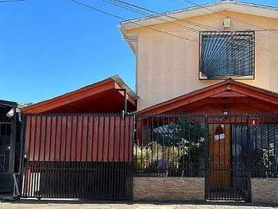 Venta casa maipú se vende amplia casa en zona tranquila y residencial maipu.