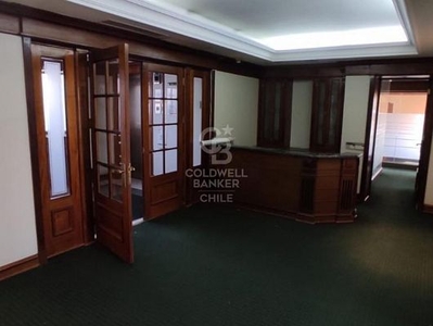 Oficina en metro U. de Chile