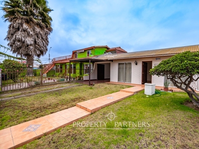 Casa con amplios espacios en Pampa Baja