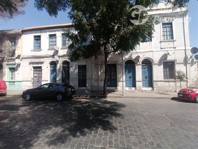 Casa en Venta Guardiamarina Ernesto Riquelme, Santiago