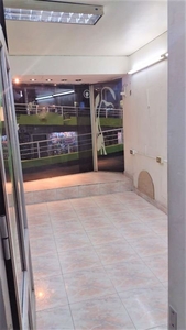 Santiago, Local comercial al ingreso de caracol ula 28 mts con baño a la salida metro ula