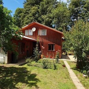 Preciosa Parcela de 5000mts2 con Casa Madera Nativa de 130mts2 costado Termas, inigualable Vista.