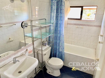Ceballos & Jopia, VT883 Casa central con piscina, Villa Alemana