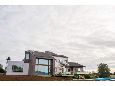 Espectacular casa en venta con vista panorámica al Lago Villarrica
