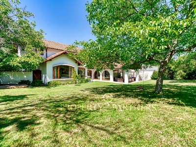 Excelente Oportunidad!! Amplia casa en Los Nogales con gran jardín.