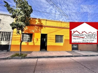 Casa en Venta en Santiago 7 dormitorios 2 baños / Gestión y Propiedad