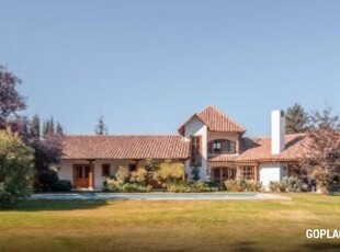 En Venta, Espectacular Casa Chilena en exclusivo Condominio - 4 baños - 370 m2
