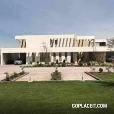 En Venta, Moderna casa en Club de Golf Las Araucarias - 6 habitaciones - 6 baños - 640 m2