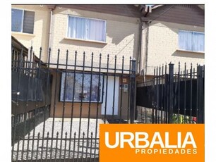 Venta de casa de dos pisos en Villa Portal Las Palmas. Talca. Sector sur poniente. CLP 51.000.000