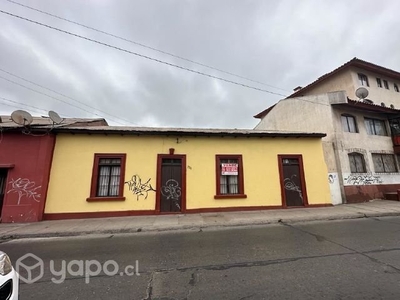 Casa calle Benavente con Lautaro La Serena