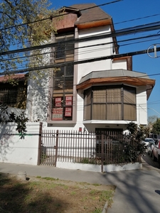 Oficina en Venta en Santiago / Inmobiliaria Arauco y Compañía Ltda.