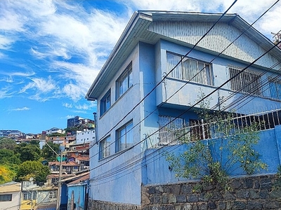 Casa en Venta en Valparaíso 4 dormitorios 2 baños / Gestión y Propiedad