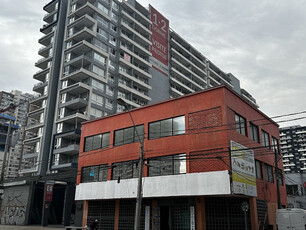 Venta local santiago se vende edificio de 3 pisos en vicuña mackena