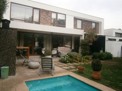Casa en Venta en La Cisterna 6 dormitorios 4 baños / Corredores Premium Chile SpA