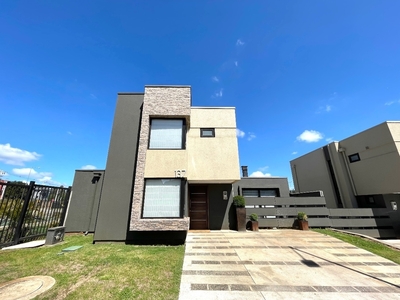 Estupenda casa en condominio Belo Horizonte, sector Botrolhue