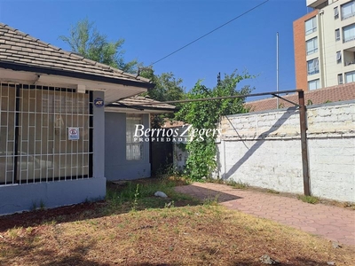 Local o Casa comercial en Arriendo en Las Condes 7 dormitorios 3 baños / Berríos Zegers Propiedades