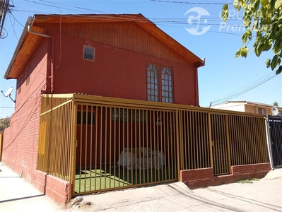 Casa en Venta en Colina 4 dormitorios 2 baños / Corredores Premium Chile SpA