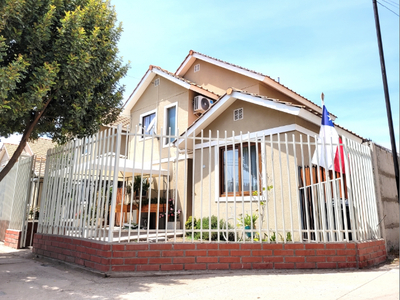 Casa en Venta en Colina 4 dormitorios 3 baños / Corredores Premium Chile SpA