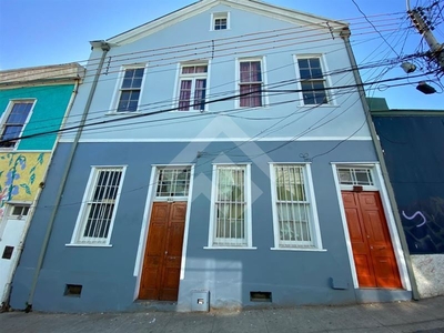Casa en Venta en Valparaíso 10 dormitorios 2 baños / Fuenzalida Centro