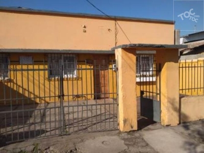 Casa con amplio terreno de uso mixto con 7D 3B, Comuna de San Joaquin